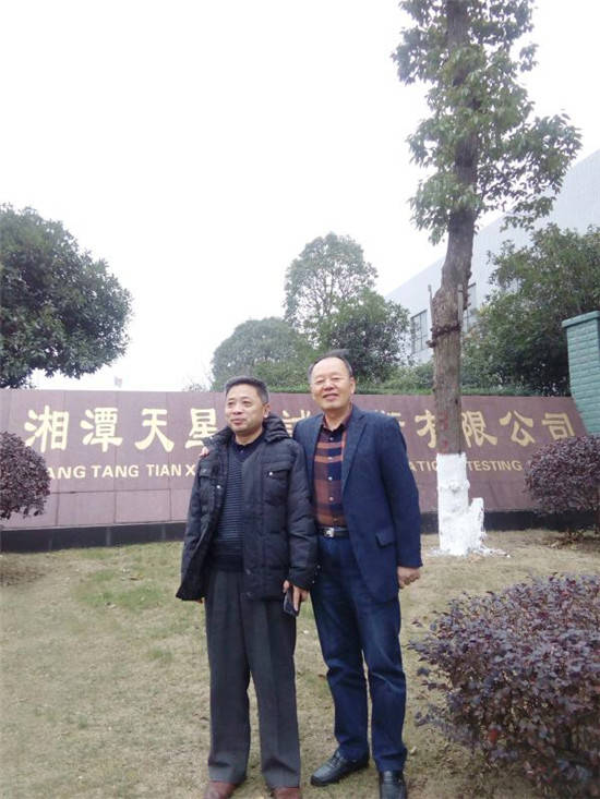 華南理工大學黃培彥教授一行來我司考察交通等相關行業試驗設備